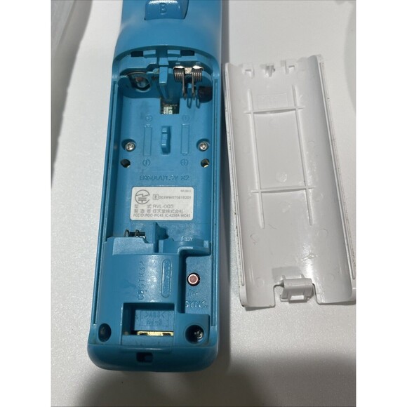 OEM Nintendo Wii Remote Controller Wiimote Blue Teal W/ Nunchuck Silicone Case - Picture 4 of 8